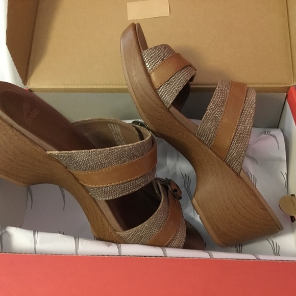 Dansko Jessie Lizzard Sand  Sz 39 - Picture 1 of 8